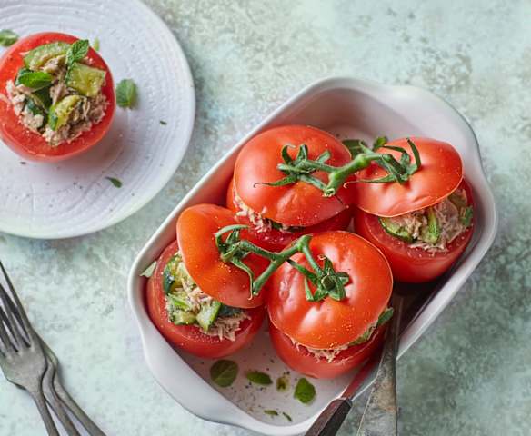 Pomodori ripieni con zucchine alla menta e tonno Pomodori ripieni con zucchine alla menta e tonno