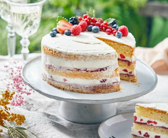 Naked Cake mit Beeren