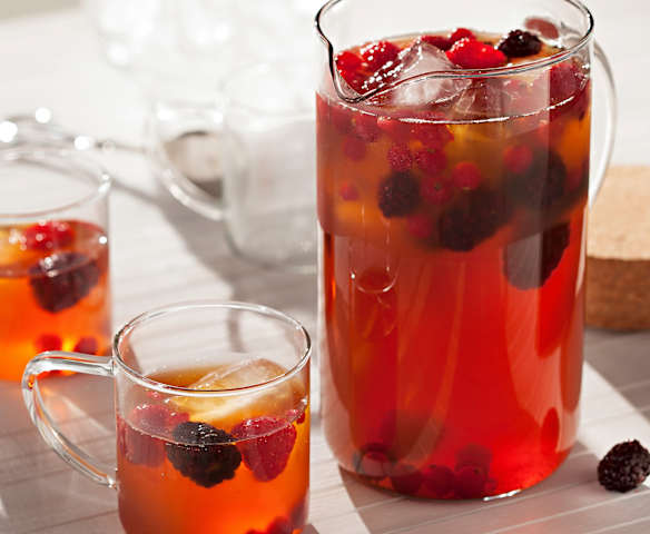 Thé glacé aux fruits et à la cannelle