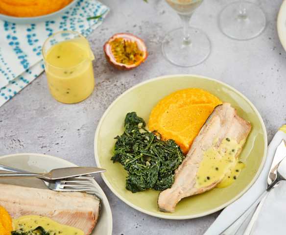 Truite, sauce au fruit de la Passion, purée de butternut et tombée d'épinard