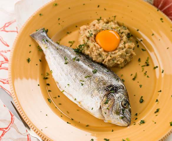 Douradas com açorda de coentros