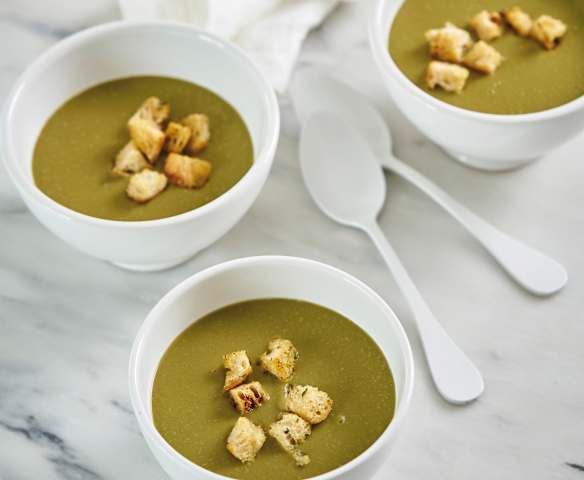 Sopa com favas e coentros