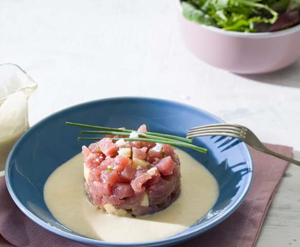 Tartar de atún rojo y crema de almendras