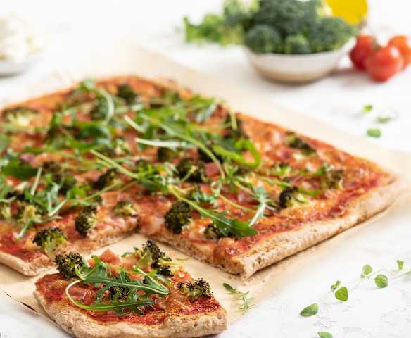 Pizza na mąkach pełnoziarnistych