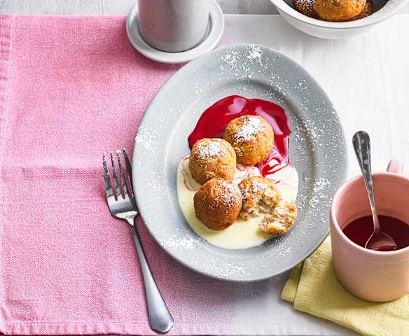 Apfelknödel mit Vanillesauce