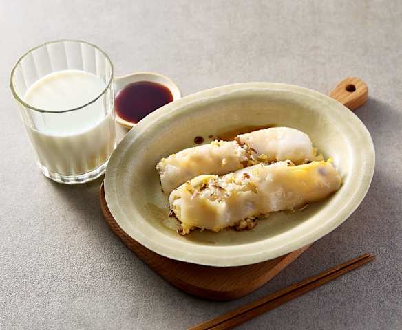 早餐（罗汉上素粉肠、低脂牛奶）