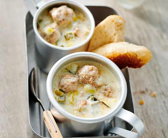 Lauch-Käse-Suppe mit Hackfleischbällchen