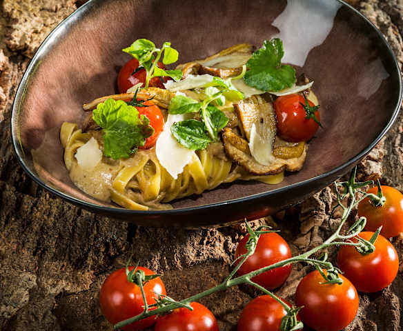 Tagliatelle mit Steinpilzen und Karamelltomaten