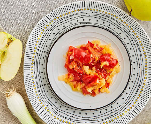 Contorno di peperoni, cipolle e mele