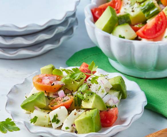 Ensalada de aguacate y queso mozzarella