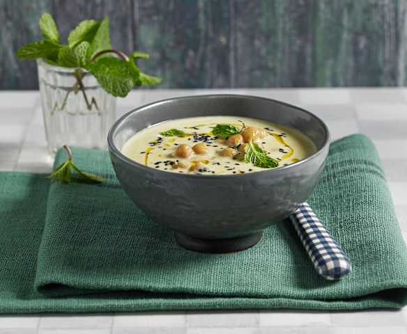 Schnelle Kichererbsensuppe mit schwarzem Sesam Schnelle Kichererbsensuppe mit schwarzem Sesam