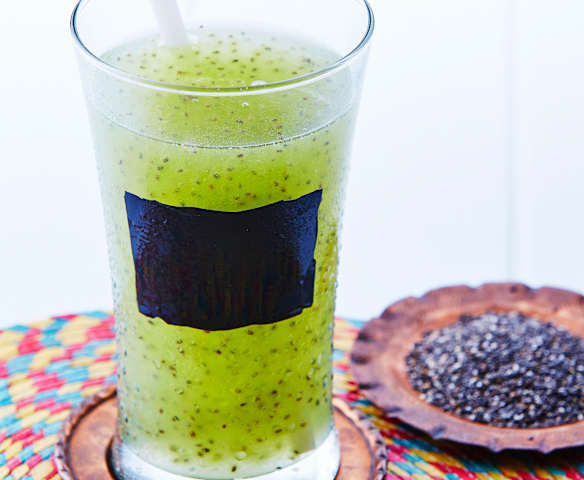 Agua de pepino con limón y chía