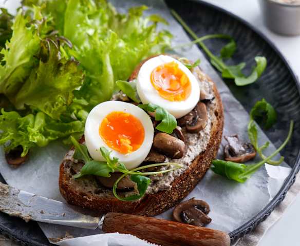 松露野菇溏心蛋三明治