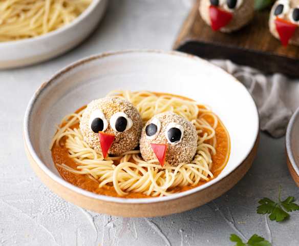 Albondigas de lentejas con espaguetis en salsa de tomate