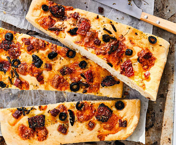 Fougasse au jambon, tomates et mozzarella