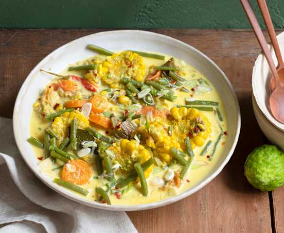 Sayur Iodeh (soupe de légumes au lait de coco) Sayur Iodeh (soupe de légumes au lait de coco)