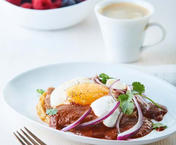 Huevos poché con mole vegano