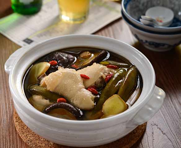 剝皮辣椒香菇雞湯