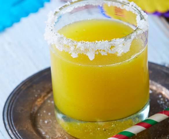 Coctel de chile serrano y maracuyá