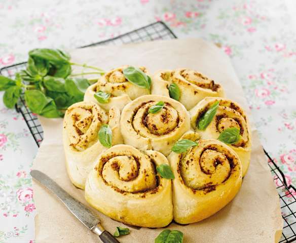 Pão enrolado com pesto Pão enrolado com pesto