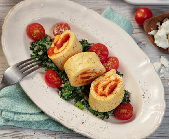Omelettrolle mit Blattspinat