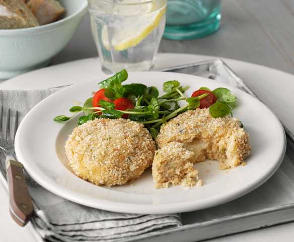 Gravyer Peyniri Dolgulu Somon Köftesi ve Salata