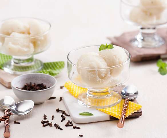 Sorbet gruszkowy z goździkami