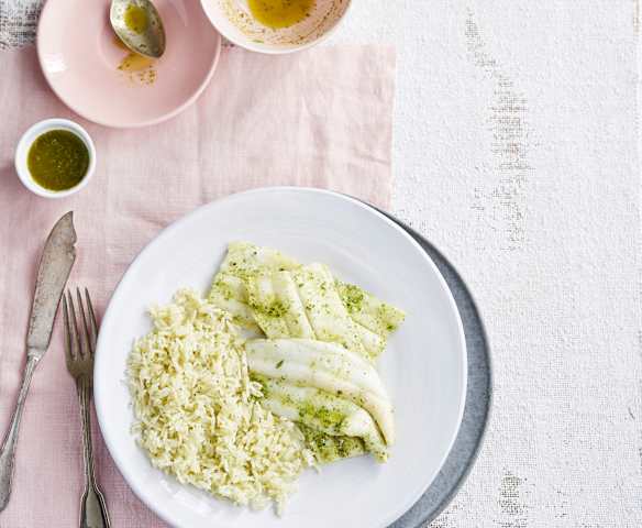 Arroz de coco e lima com filetes de peixe-espada