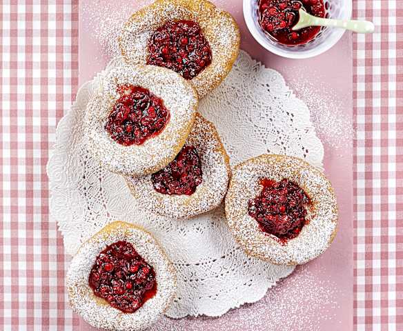 Tiroler Kiachl mit Preiselbeerkompott