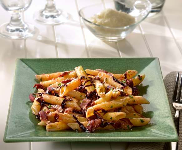 Penne lisce al ragù di trevisana