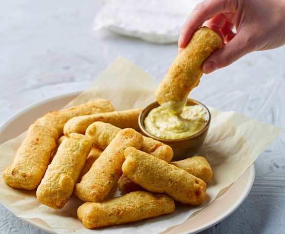 Bocconcini di pesce croccanti con salsa tartara Bocconcini di pesce croccanti con salsa tartara