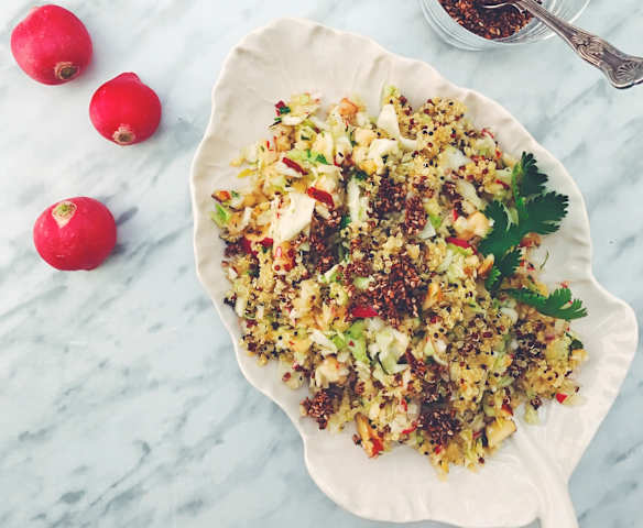 Salada marinada com quinoa e sementes tostadas