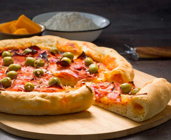 Pizza con borde relleno de queso