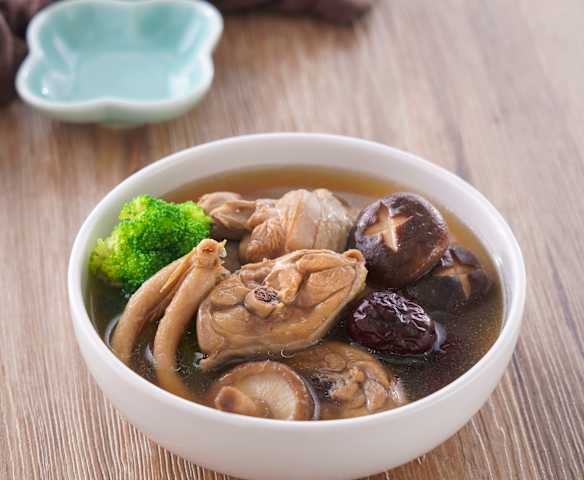 人蔘補氣藥膳雞湯 人蔘補氣藥膳雞湯