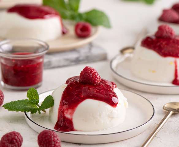 Timbale cytrynowe z sosem malinowym