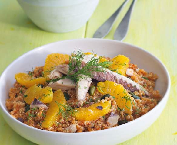 Ensalada de quinoa con caballa y naranja