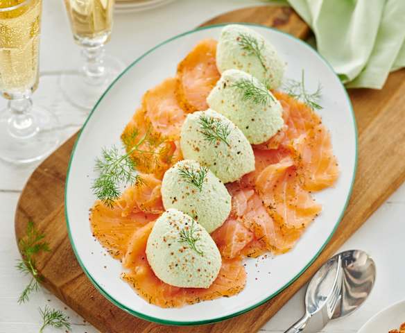 Gurkenmousse zu gebeiztem Lachs