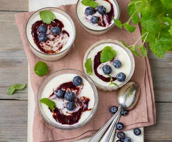 Milchreiscreme mit Heidelbeeren