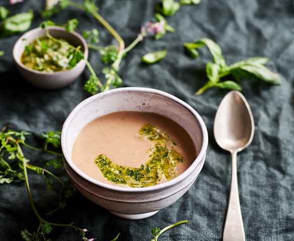 Creme de feijão-manteiga e pesto