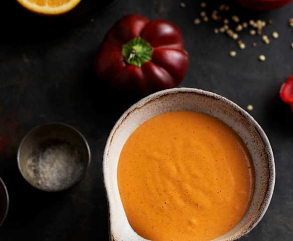 Red capsicum and paprika hollandaise sauce