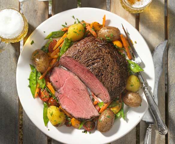 Rinderhüfte mit Sommergemüse und Hollandaise