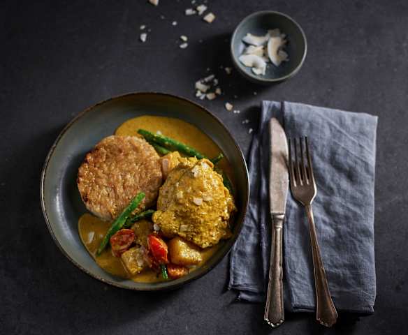Pollo al curry caraibico con ananas e riso Pollo al curry caraibico con ananas e riso