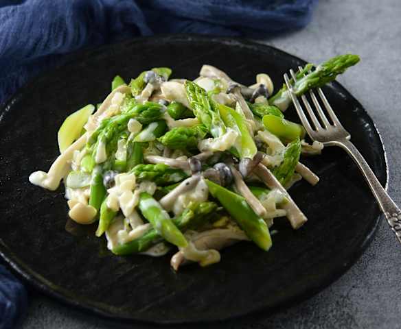 奶油鮮菇蘆筍麵
