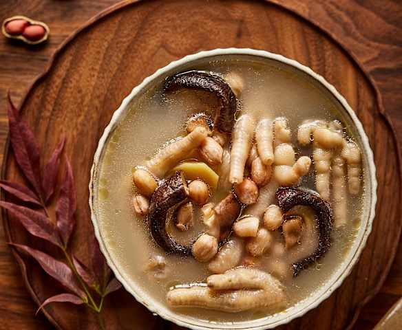 香菇鸡爪花生汤