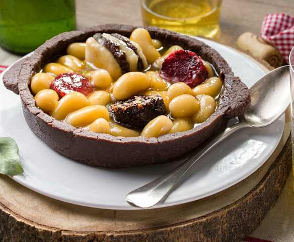 Fabada asturiana de mazapán