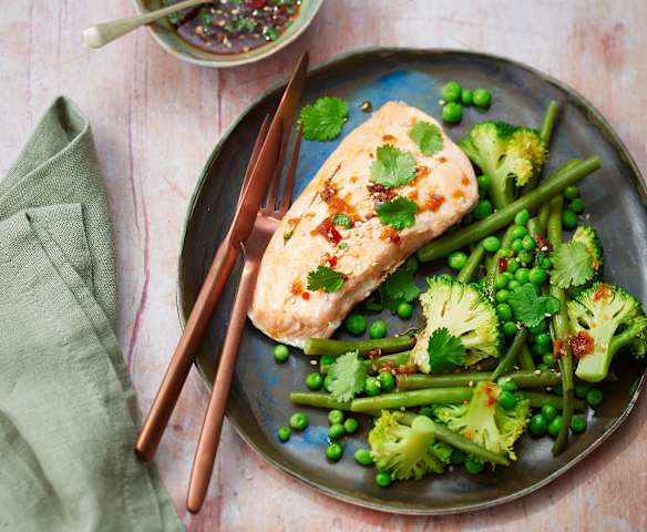 Saumon à la sauce japonaise et légumes verts