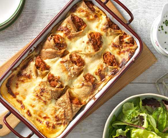 Überbackene Gemüse-Palatschinken mit Schnittlauchsauce Überbackene Gemüse-Palatschinken mit Schnittlauchsauce