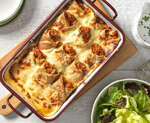 Naleśniki z warzywami zapiekane pod sosem beszamelowym