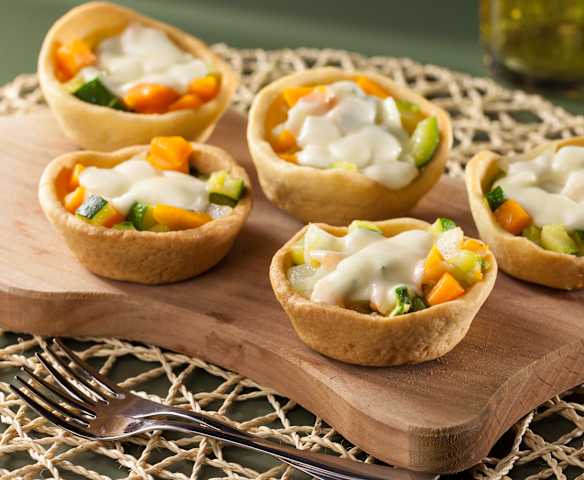 Cestini di frolla salata e verdure filanti