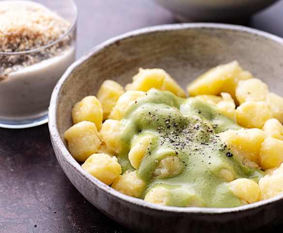 Menù: Gnocchi con crema di zucchine e cocco; dessert yogurt e pere (Bimby Friend)